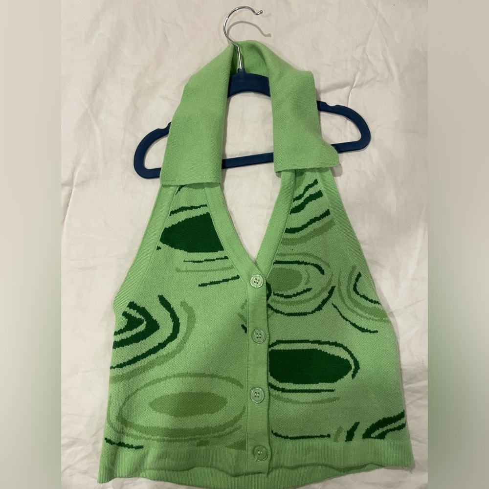 Cropped sweater shirt scoop neck size large!